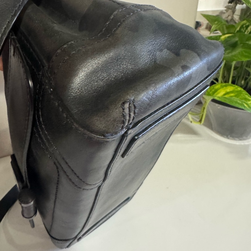Frye Charlie Shoulder Bag real leather in Camo (black) - Picture 5 of 11